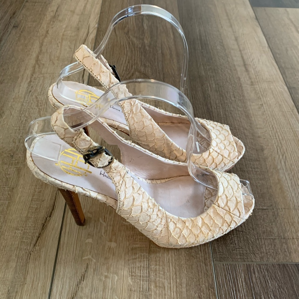 House Of Harlow 1960 Beige Platforms Pumps Heels